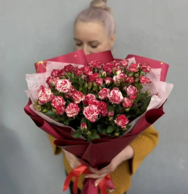 Букет из кустовой розы фаер-воркс средний