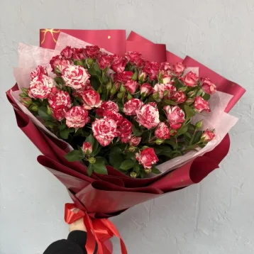 Букет из кустовой розы фаер-воркс 7 веток