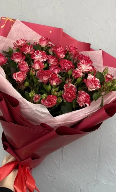 Букет из кустовой розы фаерворкс 5 веток 